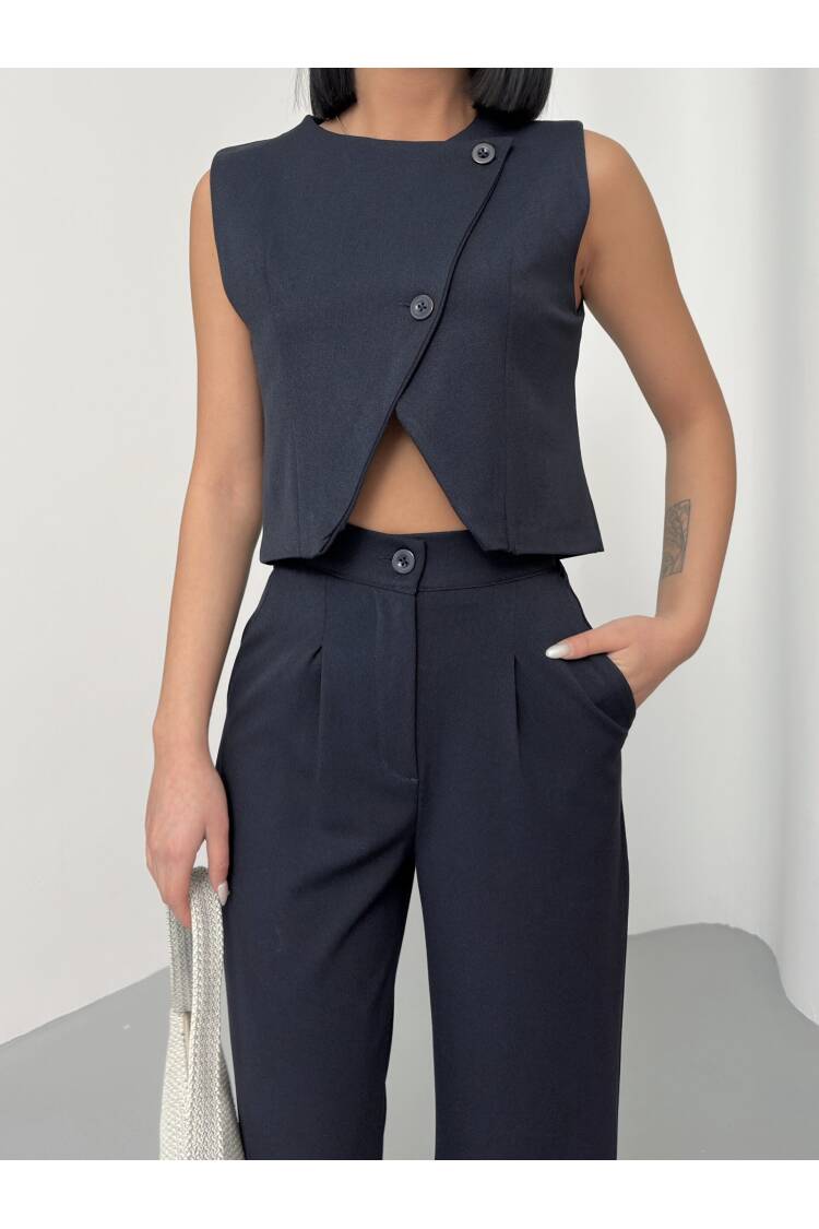 Cross Collar Polyviscose Suit