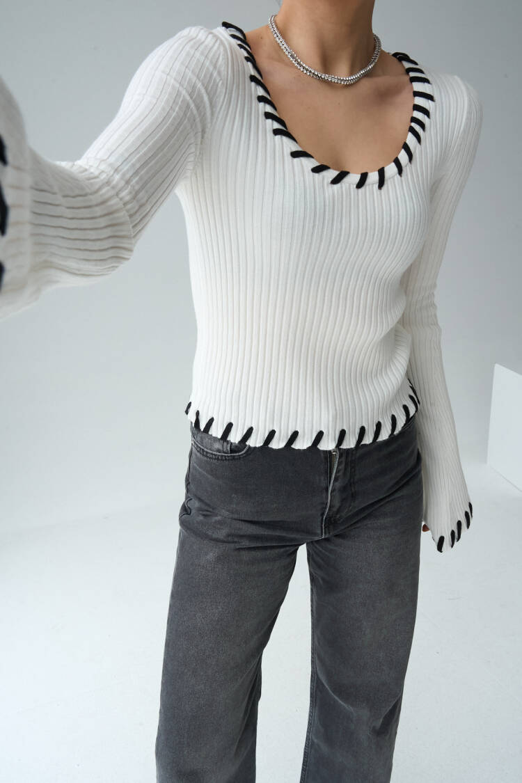 Collar Color Transition Sweater - Bone-black