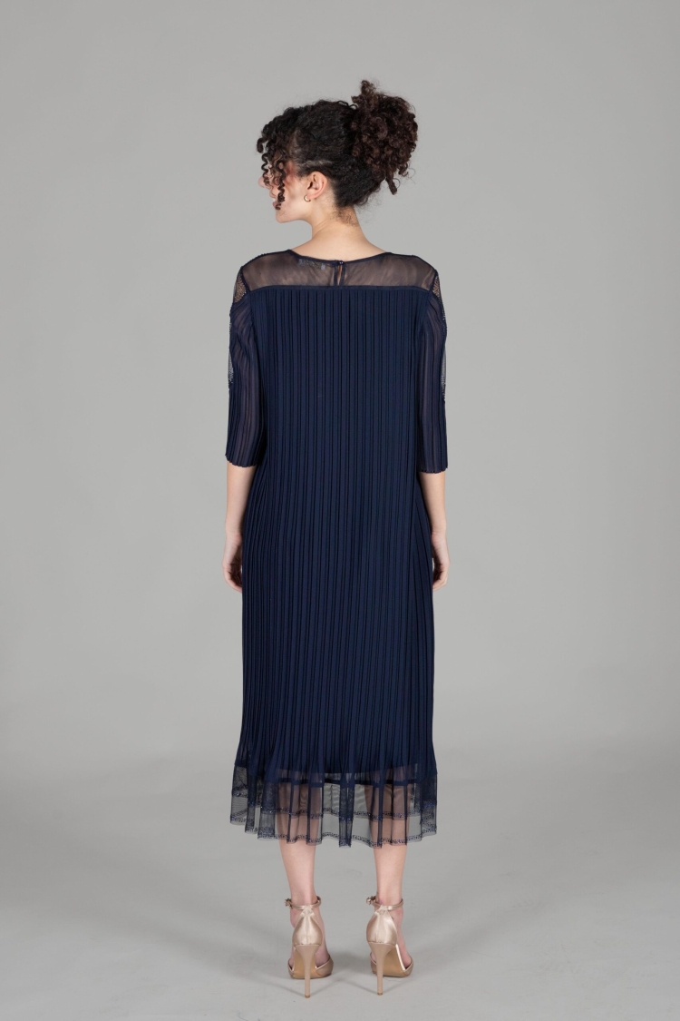 Oval Collar Stone Pleated Dress