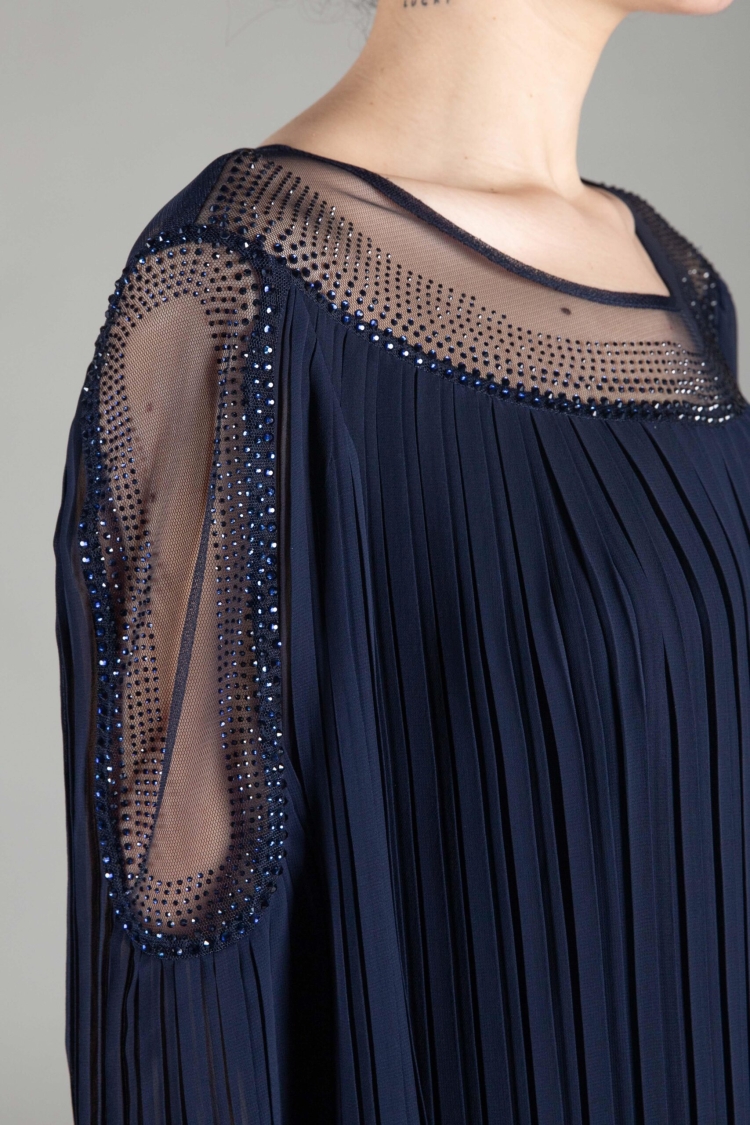 Oval Collar Stone Pleated Dress