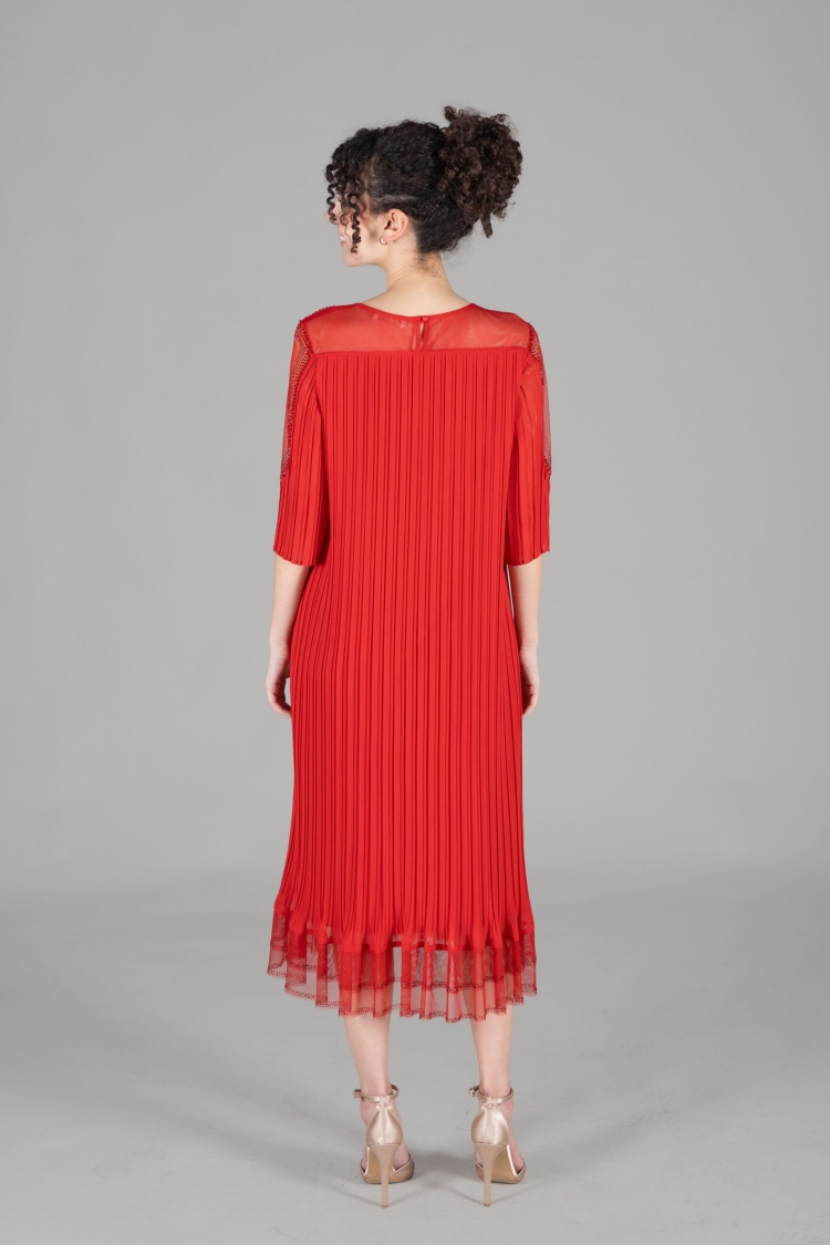 Oval Collar Stone Pleated Dress