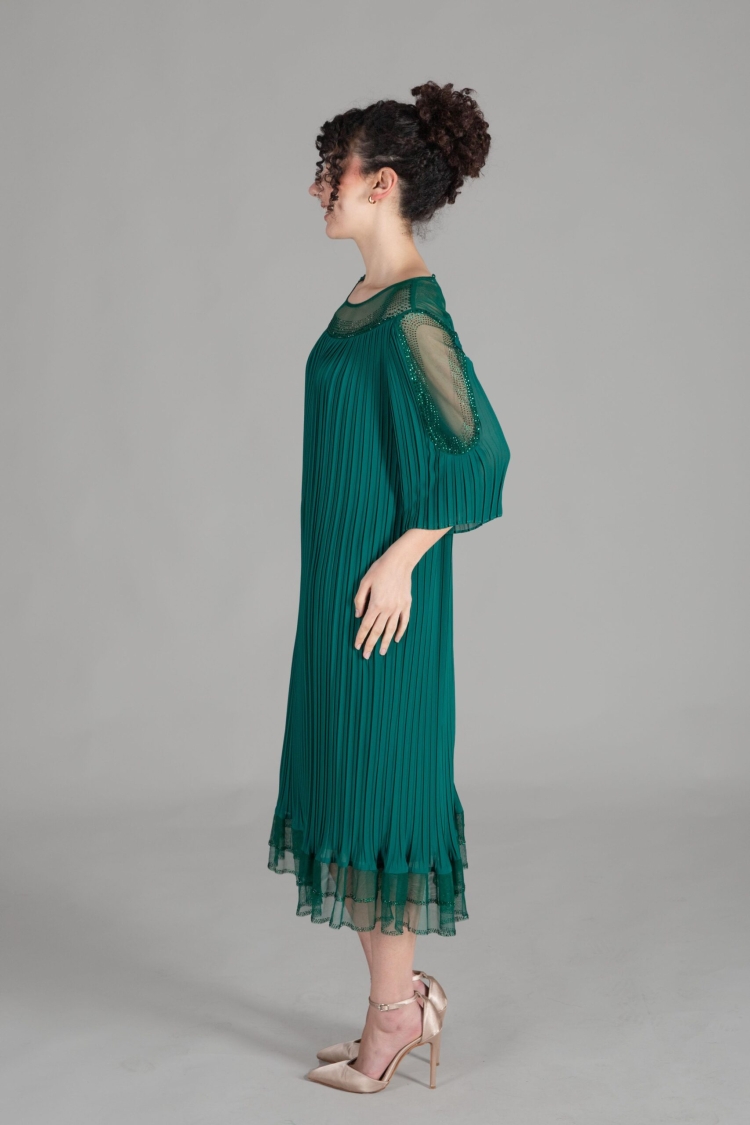 Oval Collar Stone Pleated Dress