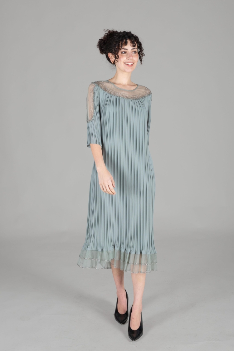 Oval Collar Stone Pleated Dress