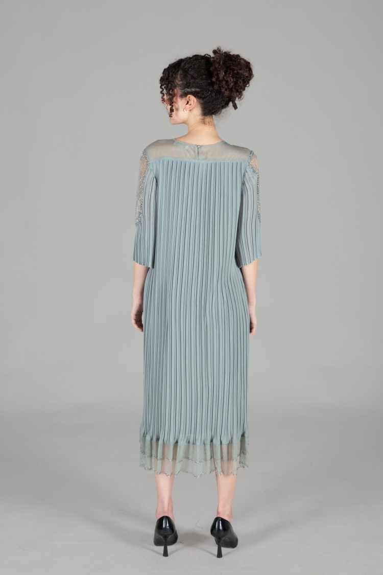 Oval Collar Stone Pleated Dress