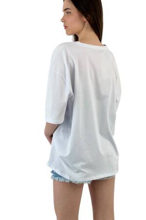 Every Moment” Lip Printed White Oversize T-Shirt - MISS POEM - Globality Store - Women Clothes Wholesale Turkey