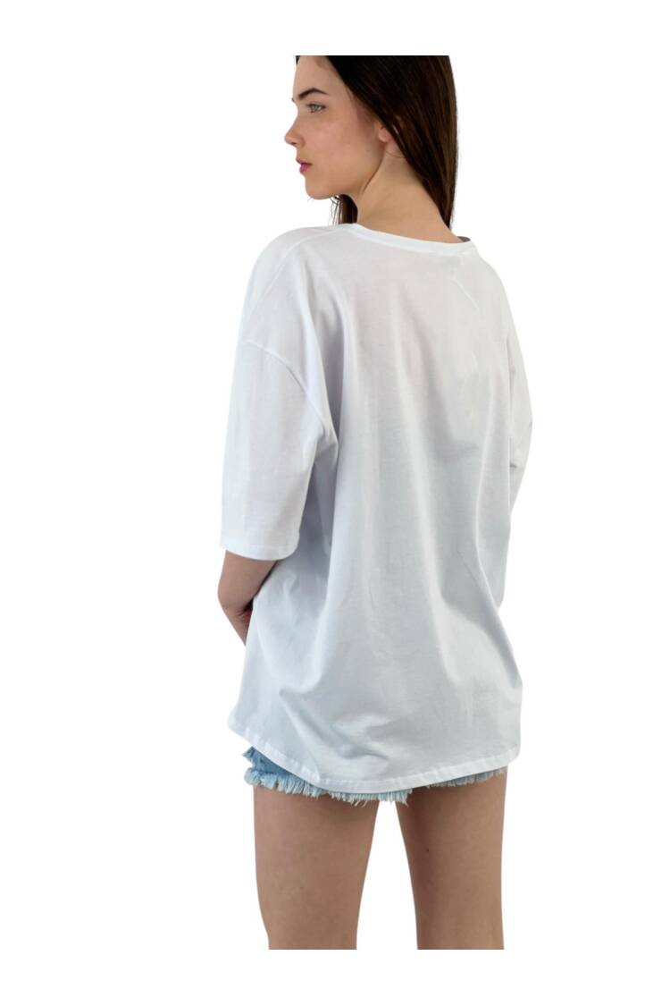 Every Moment” Lip Printed White Oversize T-Shirt