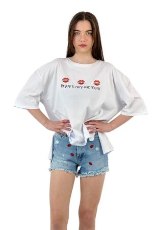 Every Moment” Lip Printed White Oversize T-Shirt - MISS POEM - Globality Store - Women Clothes Wholesale Turkey