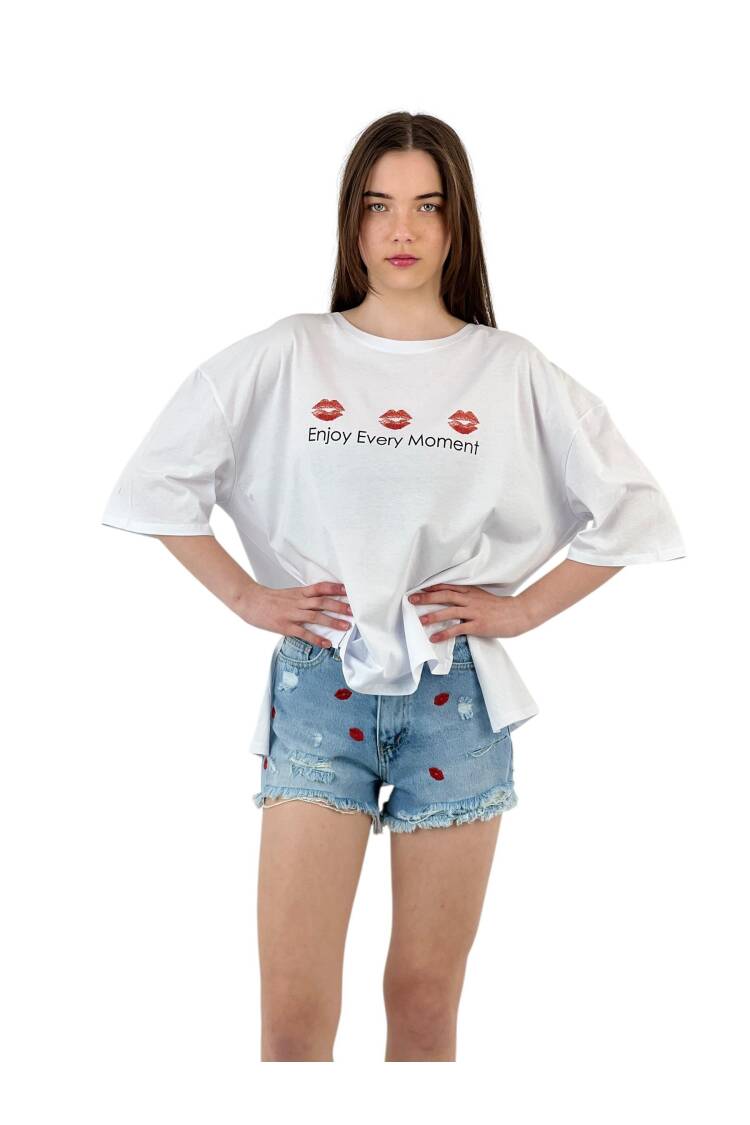 Every Moment” Lip Printed White Oversize T-Shirt