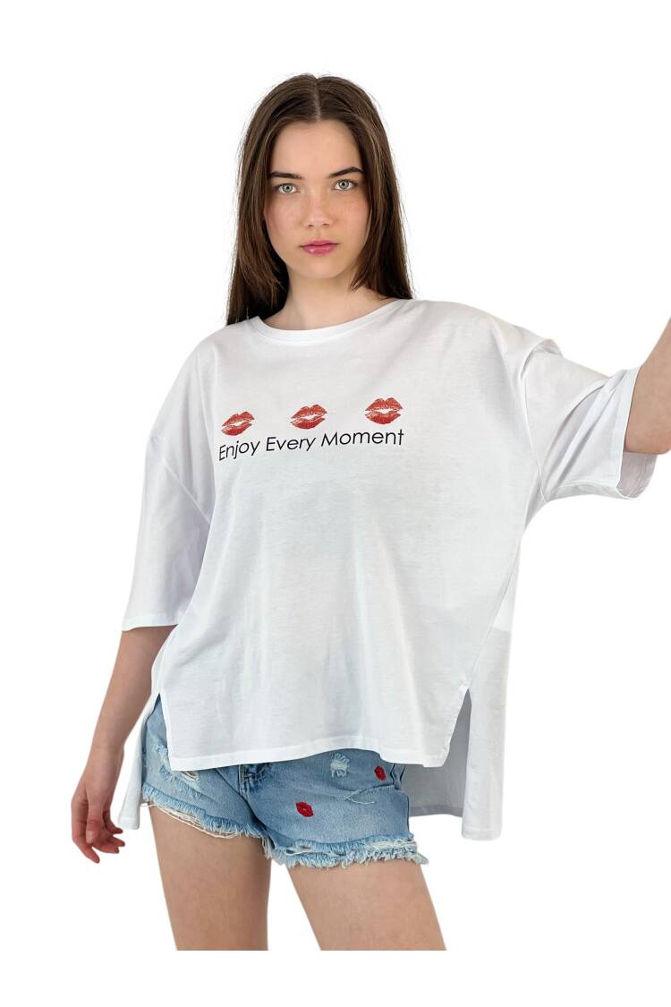 Every Moment” Lip Printed White Oversize T-Shirt