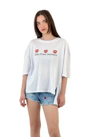 Every Moment” Lip Printed White Oversize T-Shirt - MISS POEM - Globality Store - Women Clothes Wholesale Turkey