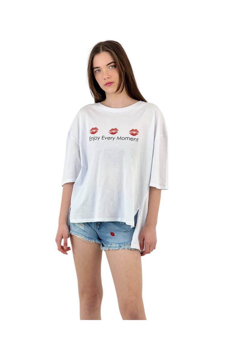 Every Moment” Lip Printed White Oversize T-Shirt