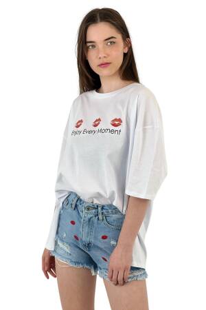 Every Moment” Lip Printed White Oversize T-Shirt - MISS POEM - Globality Store - Women Clothes Wholesale Turkey