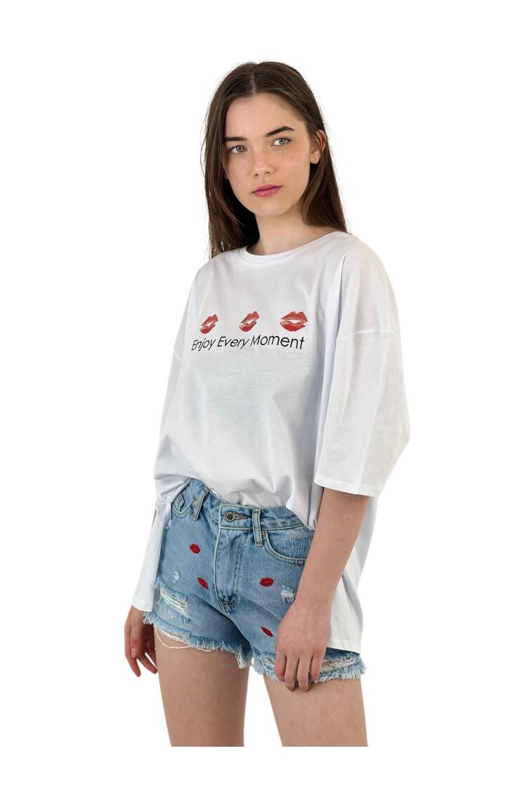 Every Moment” Lip Printed White Oversize T-Shirt