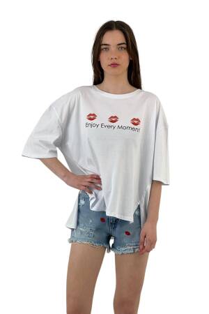 Every Moment” Lip Printed White Oversize T-Shirt - MISS POEM - Globality Store - Women Clothes Wholesale Turkey