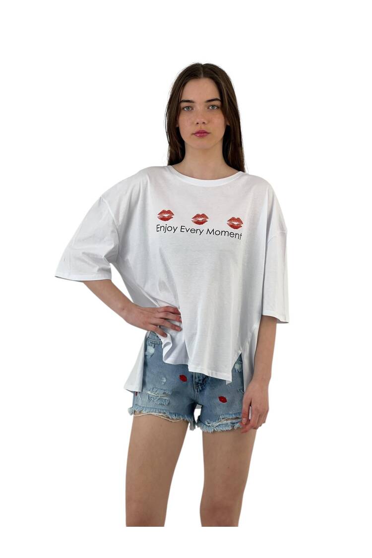 Every Moment” Lip Printed White Oversize T-Shirt - MISS POEM - Globality Store - Women Clothes Wholesale Turkey