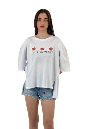 Every Moment” Lip Printed White Oversize T-Shirt - MISS POEM - Globality Store - Women Clothes Wholesale Turkey
