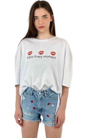 Every Moment” Lip Printed White Oversize T-Shirt - MISS POEM - Globality Store - Women Clothes Wholesale Turkey