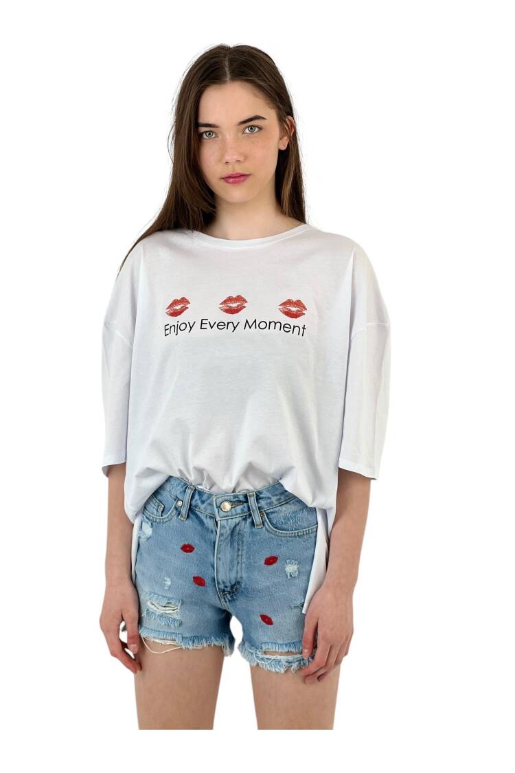 Every Moment” Lip Printed White Oversize T-Shirt
