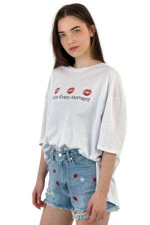 Every Moment” Lip Printed White Oversize T-Shirt - MISS POEM - Globality Store - Women Clothes Wholesale Turkey