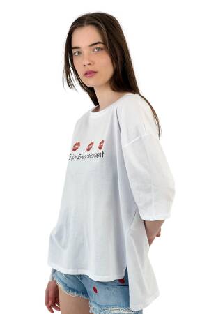 Every Moment” Lip Printed White Oversize T-Shirt