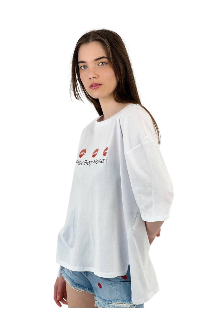 Every Moment” Lip Printed White Oversize T-Shirt