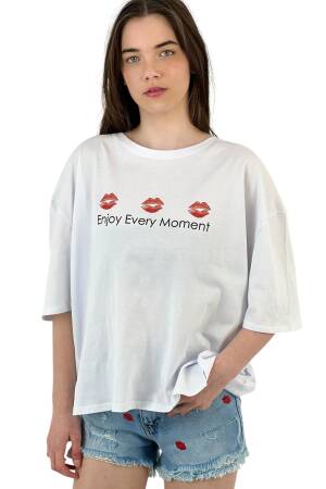 Every Moment” Lip Printed White Oversize T-Shirt - MISS POEM - Globality Store - Women Clothes Wholesale Turkey