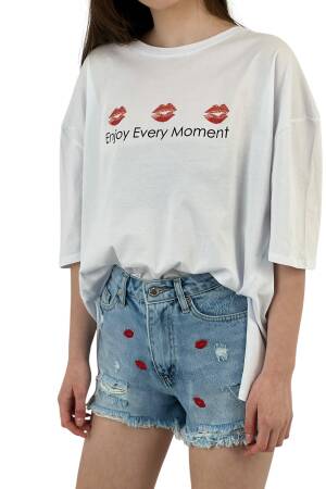 Every Moment” Lip Printed White Oversize T-Shirt - MISS POEM - Globality Store - Women Clothes Wholesale Turkey