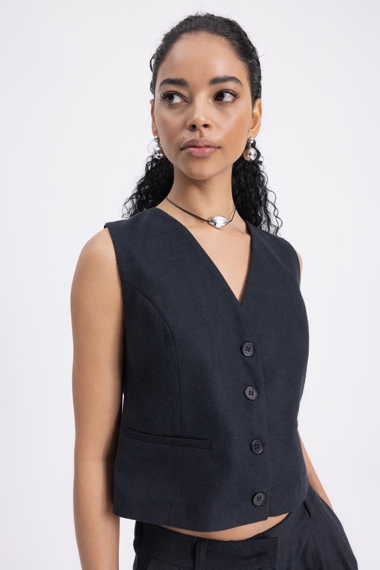 Comfortable Fit Vest With Straps