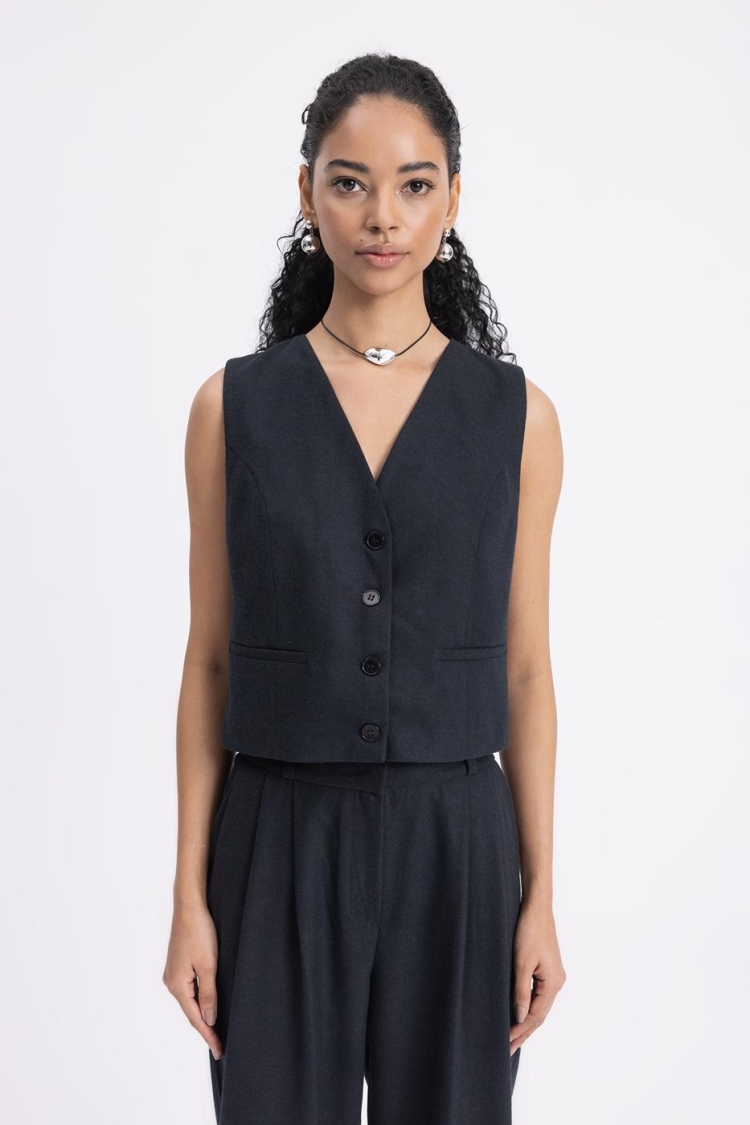 Comfortable Fit Vest With Straps