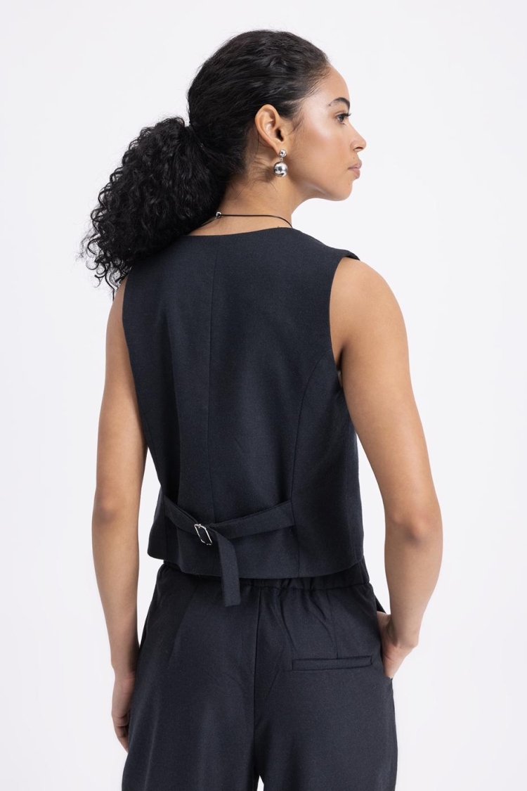 Comfortable Fit Vest With Straps
