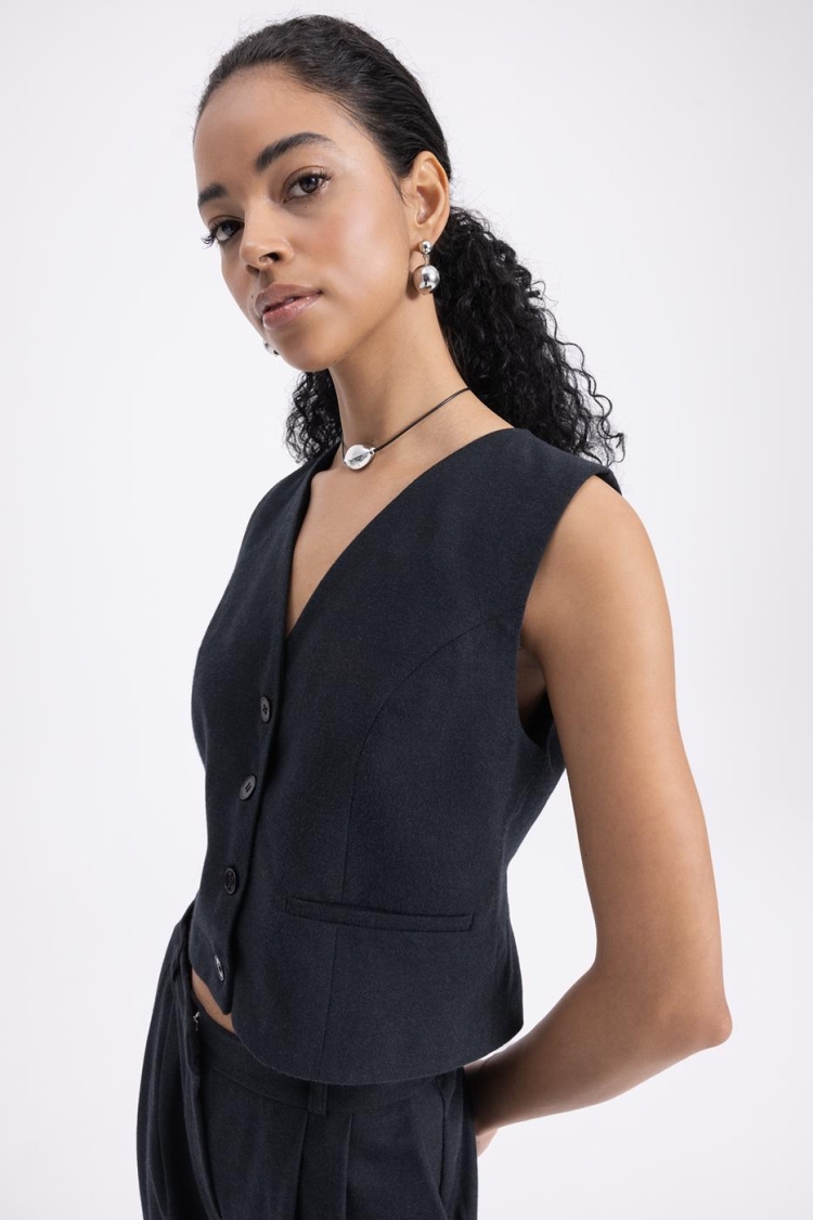 Comfortable Fit Vest With Straps