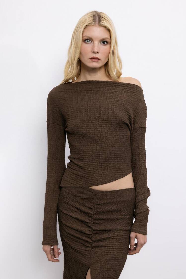Asymmetric Cut Textured Top With Hem Detail