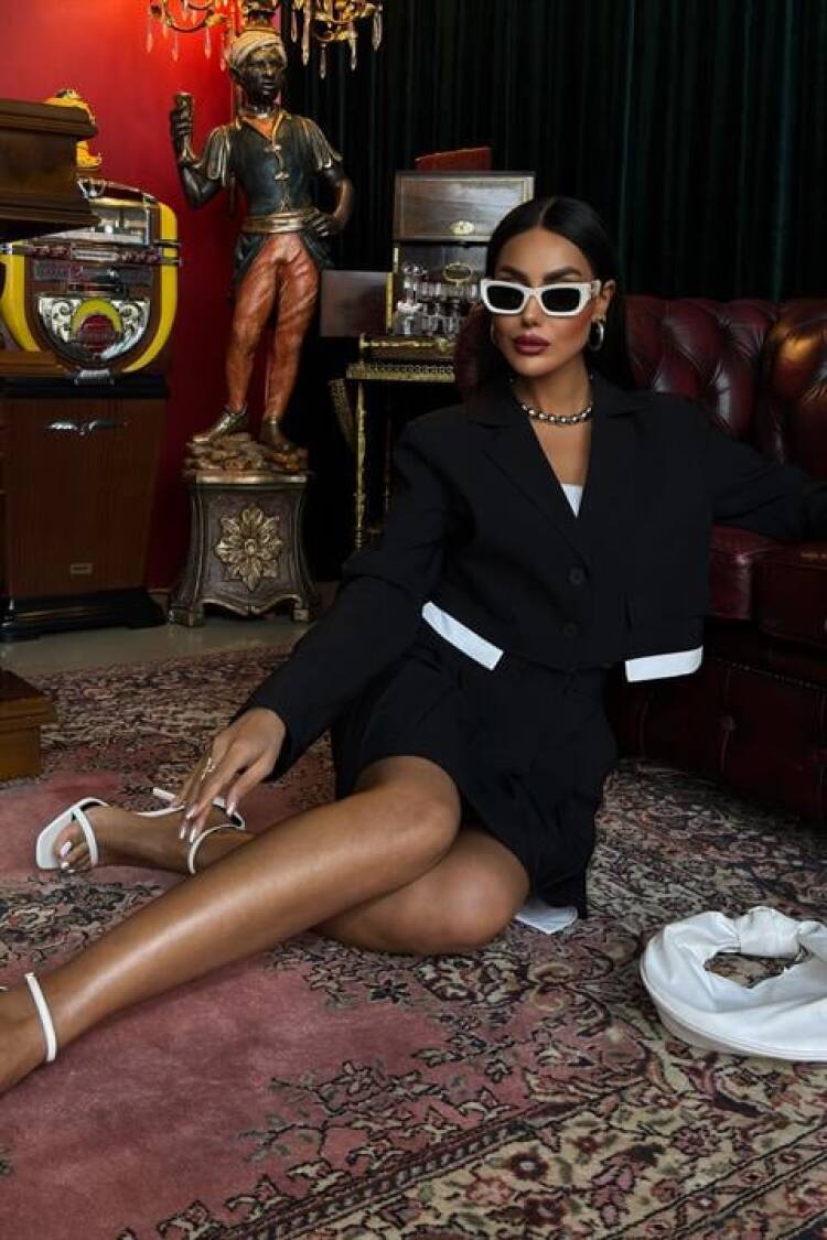Crop Jacket And Pile Skirt Garnished Suit