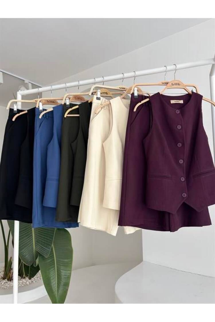Viscon Suit With Midi Shorts And Vest