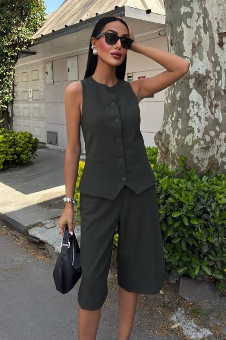 Viscon Suit With Midi Shorts And Vest