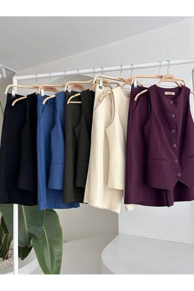 Viscon Suit With Midi Shorts And Vest