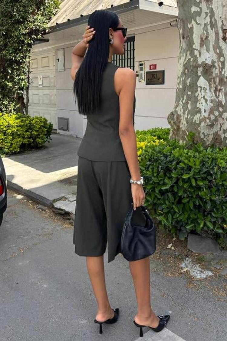 Viscon Suit With Midi Shorts And Vest