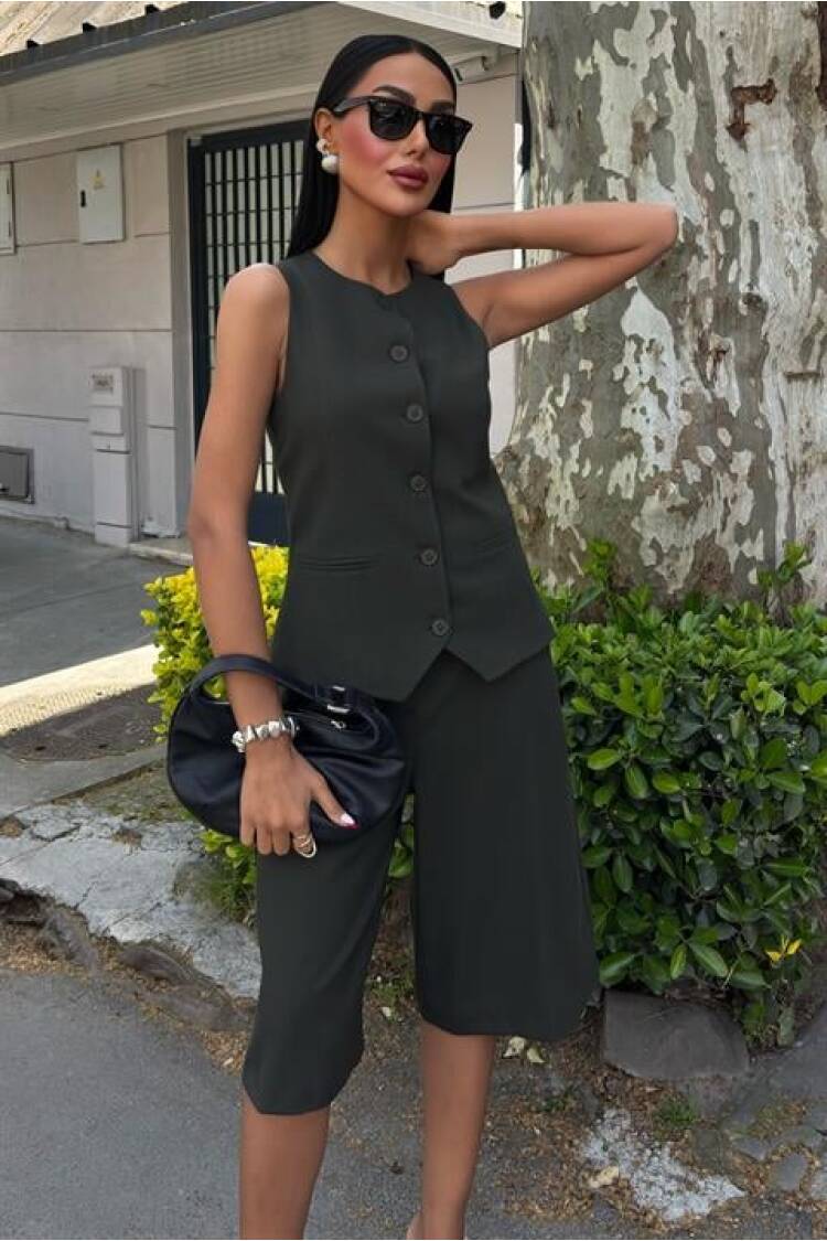 Viscon Suit With Midi Shorts And Vest
