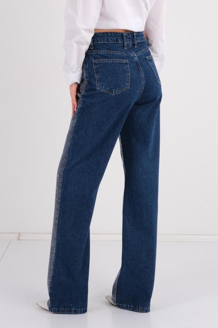 Stone Embroidered Loose Leg Jeans