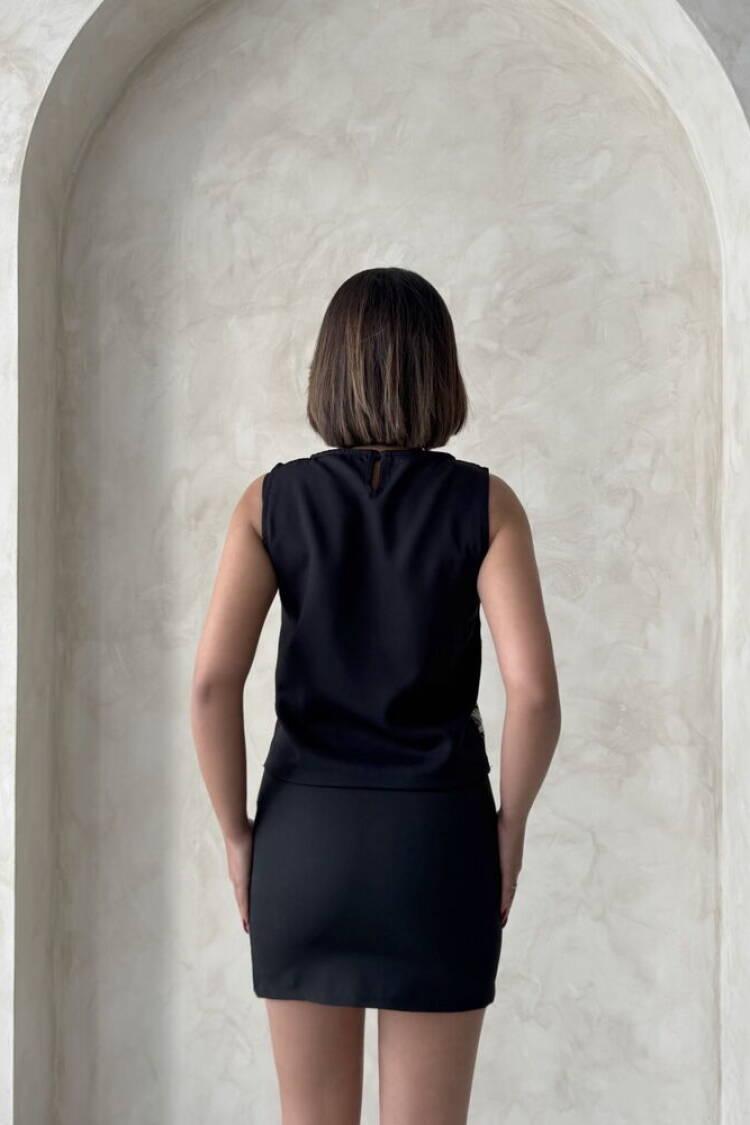 Lace Sleeveless Blouse
