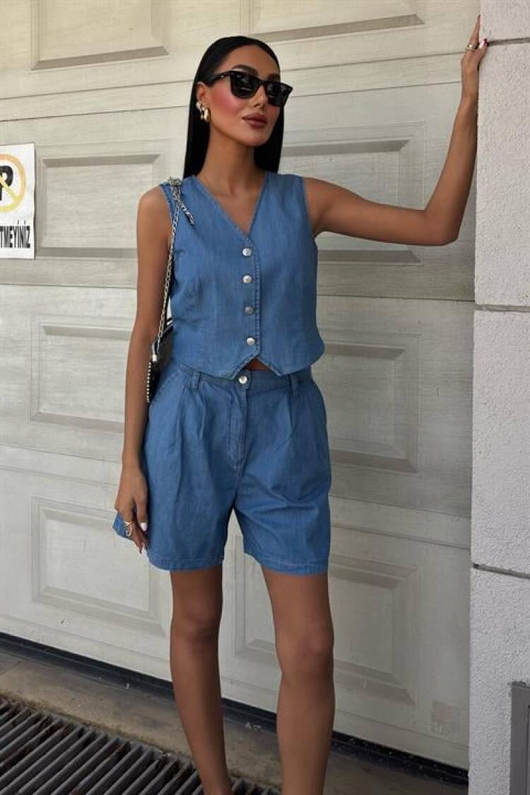 Silver Buttoned Vest And Shorts Tensel Suit
