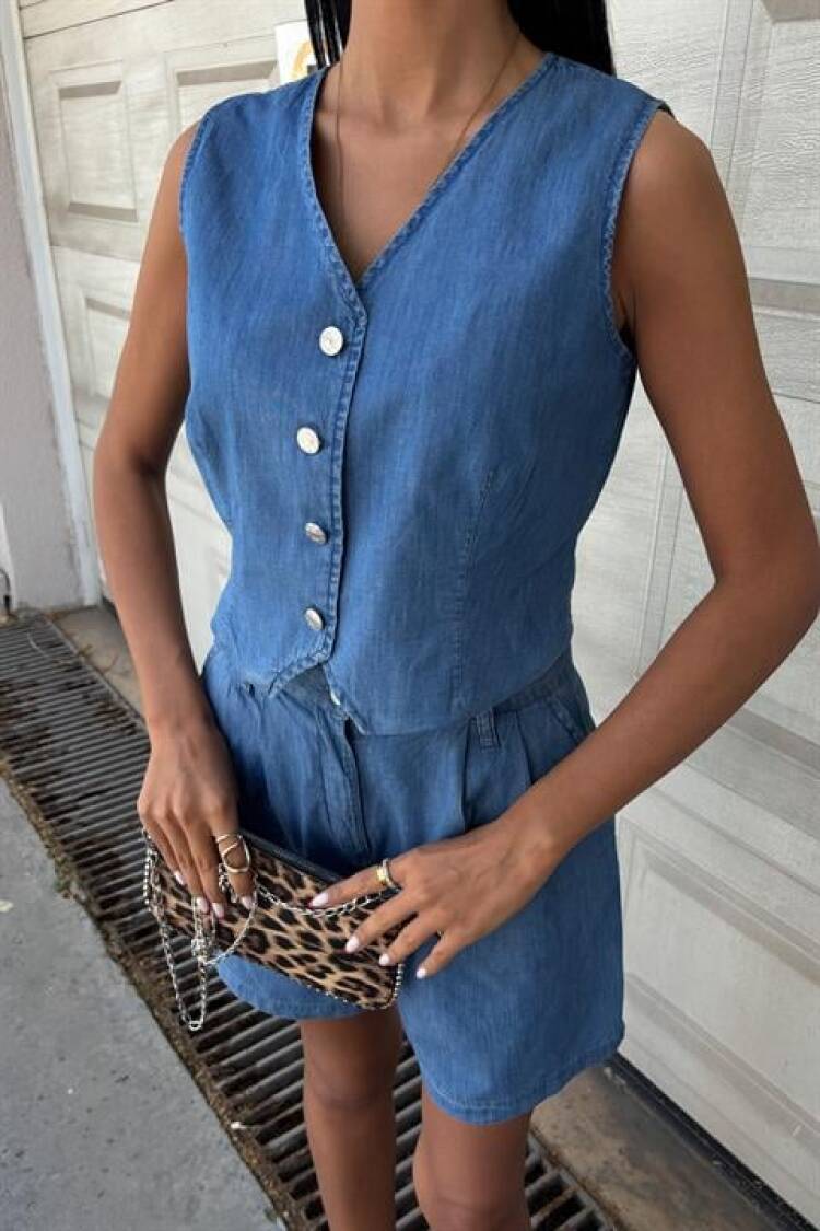 Silver Buttoned Vest And Shorts Tensel Suit