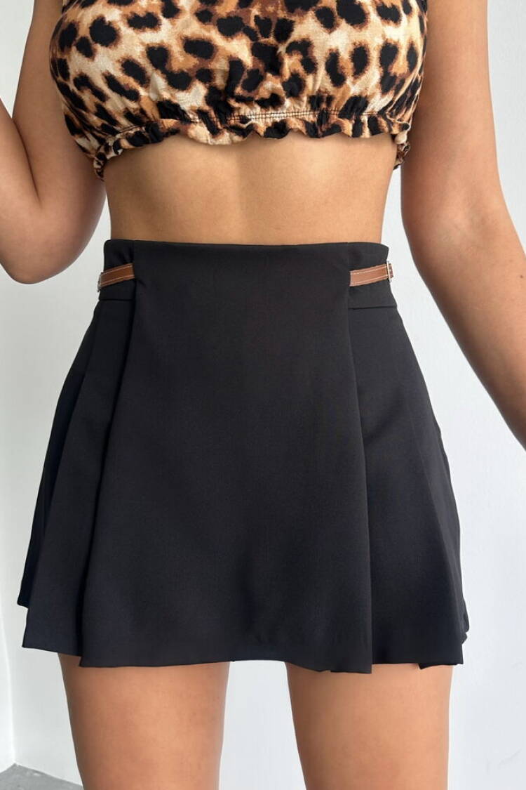 Belt Detailed Shorts