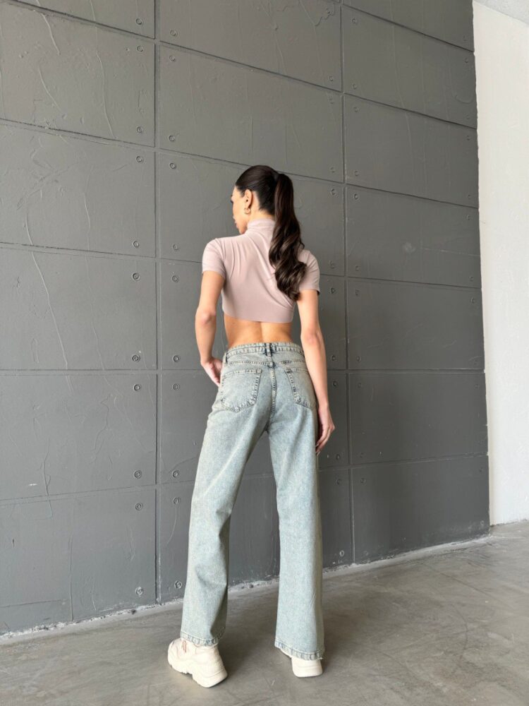 Jeans Leg Slit