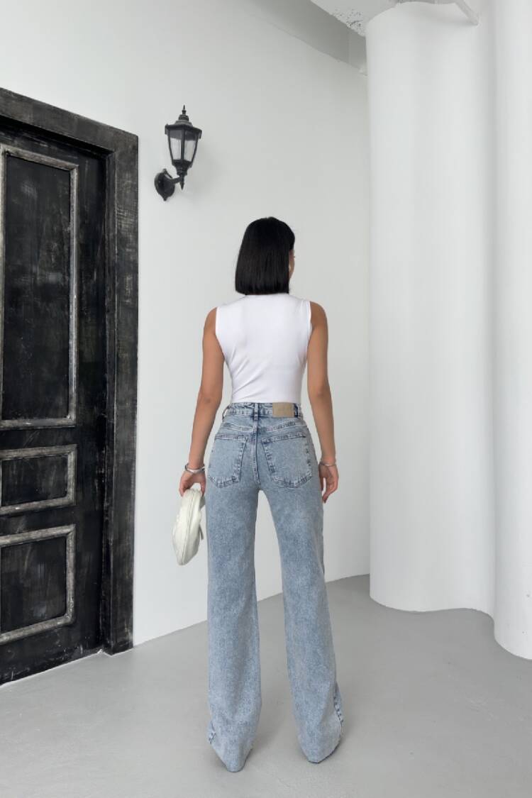 Cropped Leg Straight Fit Jeans