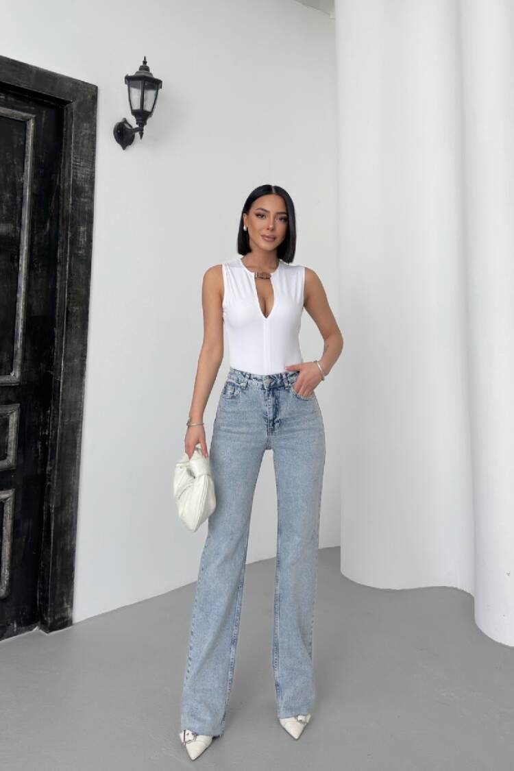 Cropped Leg Straight Fit Jeans