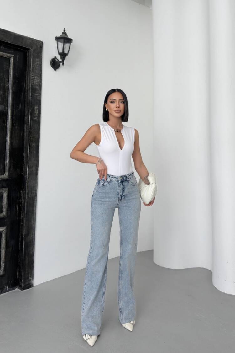Cropped Leg Straight Fit Jeans - Brand: XLove - Women's Clothing Wholesale - Globality Store