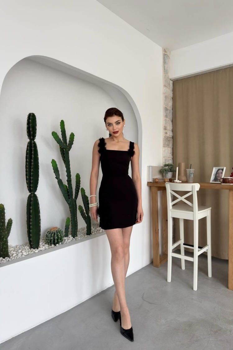 Ques Mini Dress