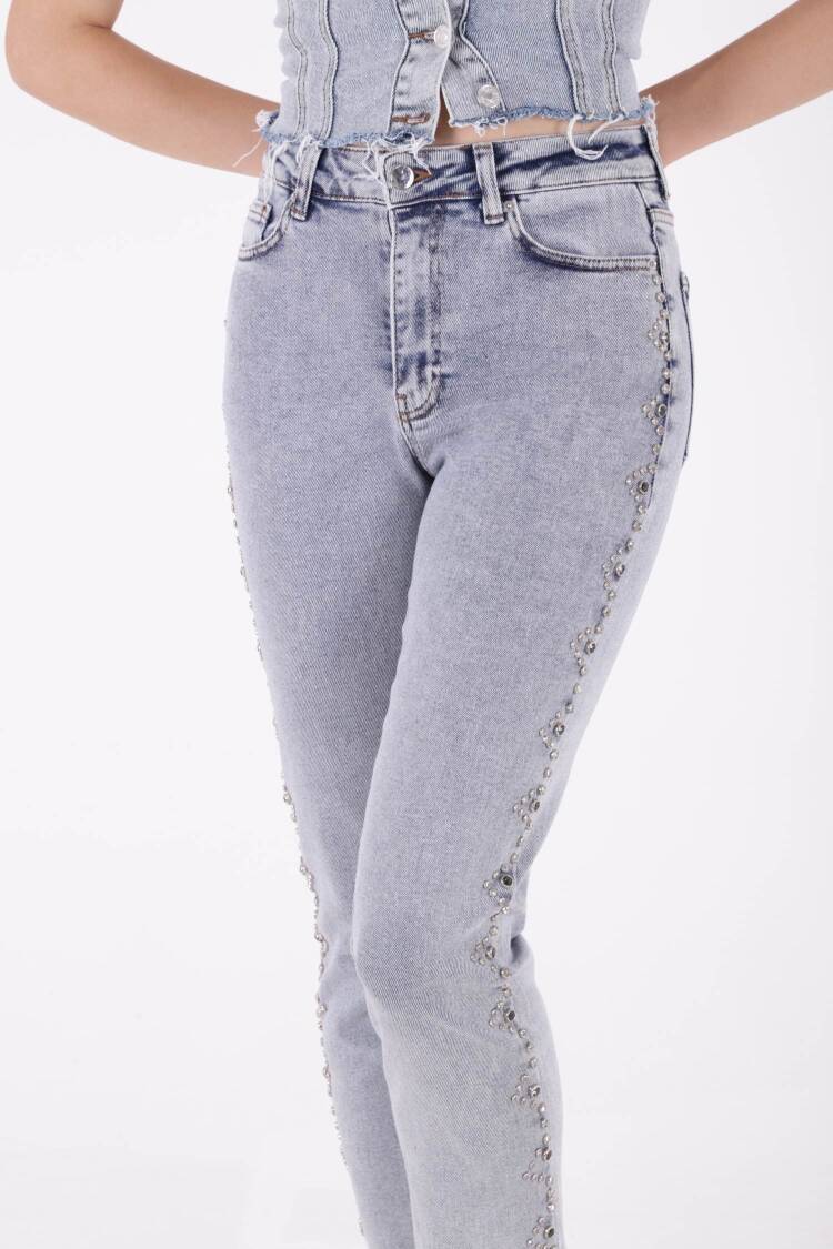 Mom Fit Jeans With Side Drops