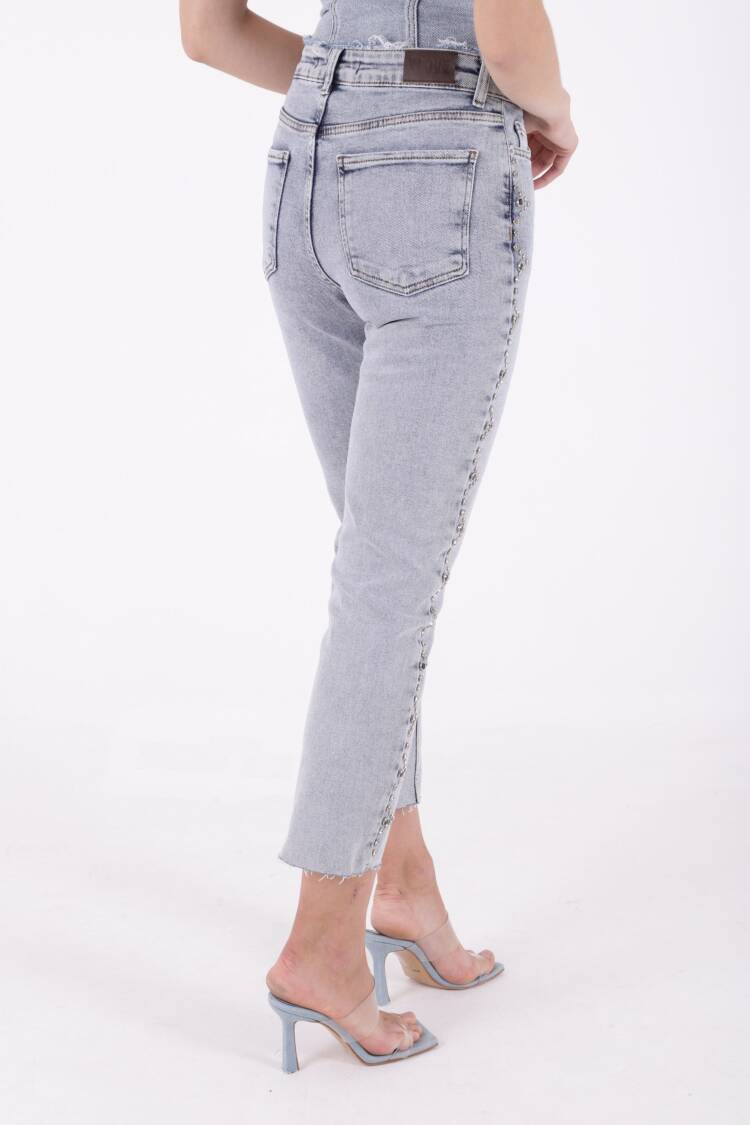 Mom Fit Jeans With Side Drops